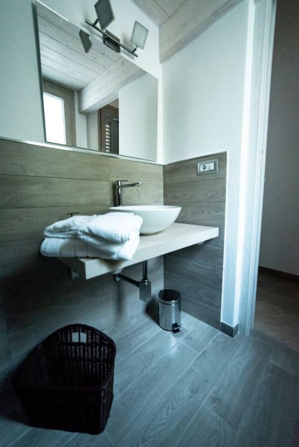 Memento Bed and Breakfast Ossi Exteriör bild